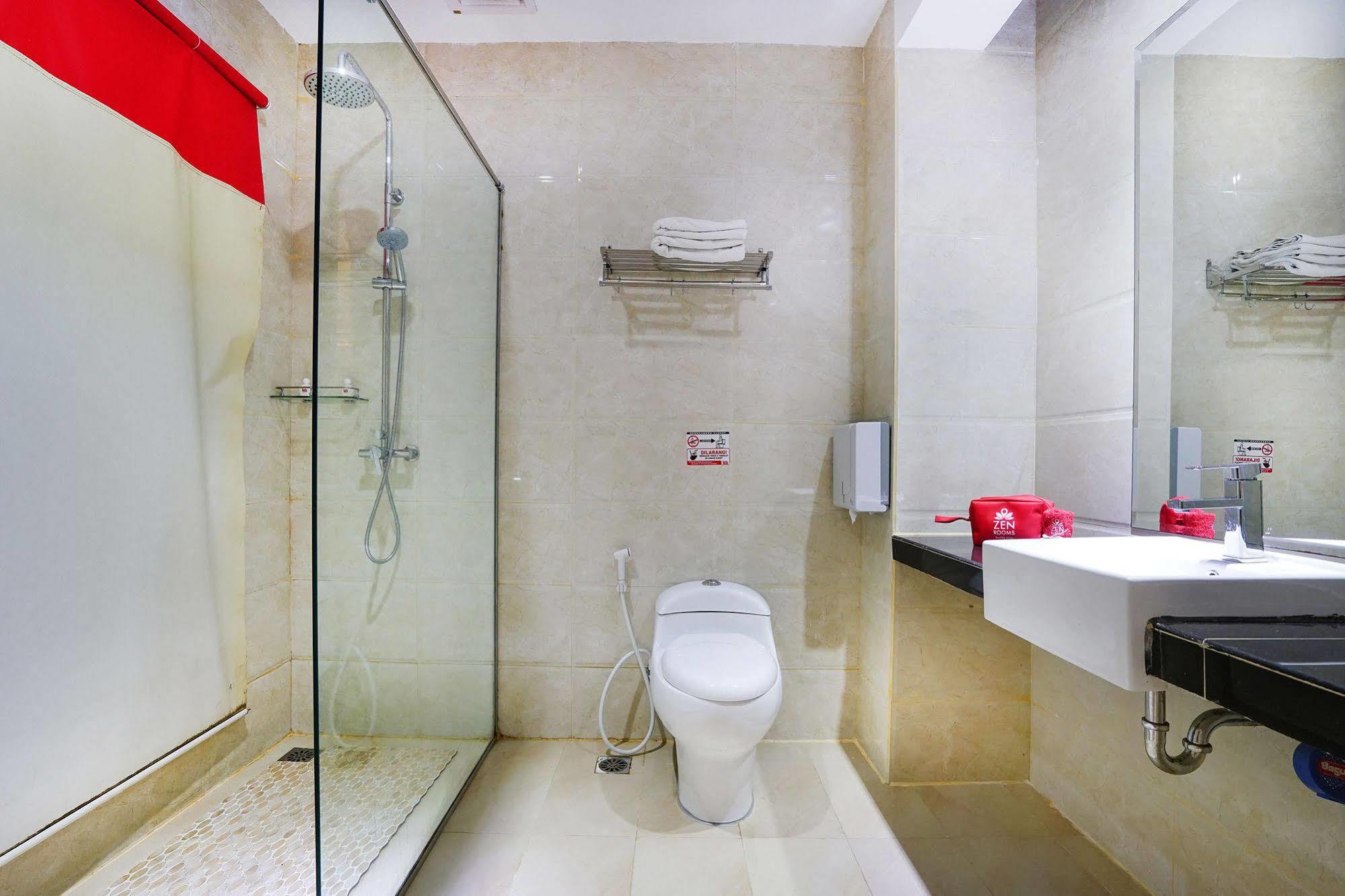 Zen Rooms Near Bcs Mall Penuin Batam Экстерьер фото