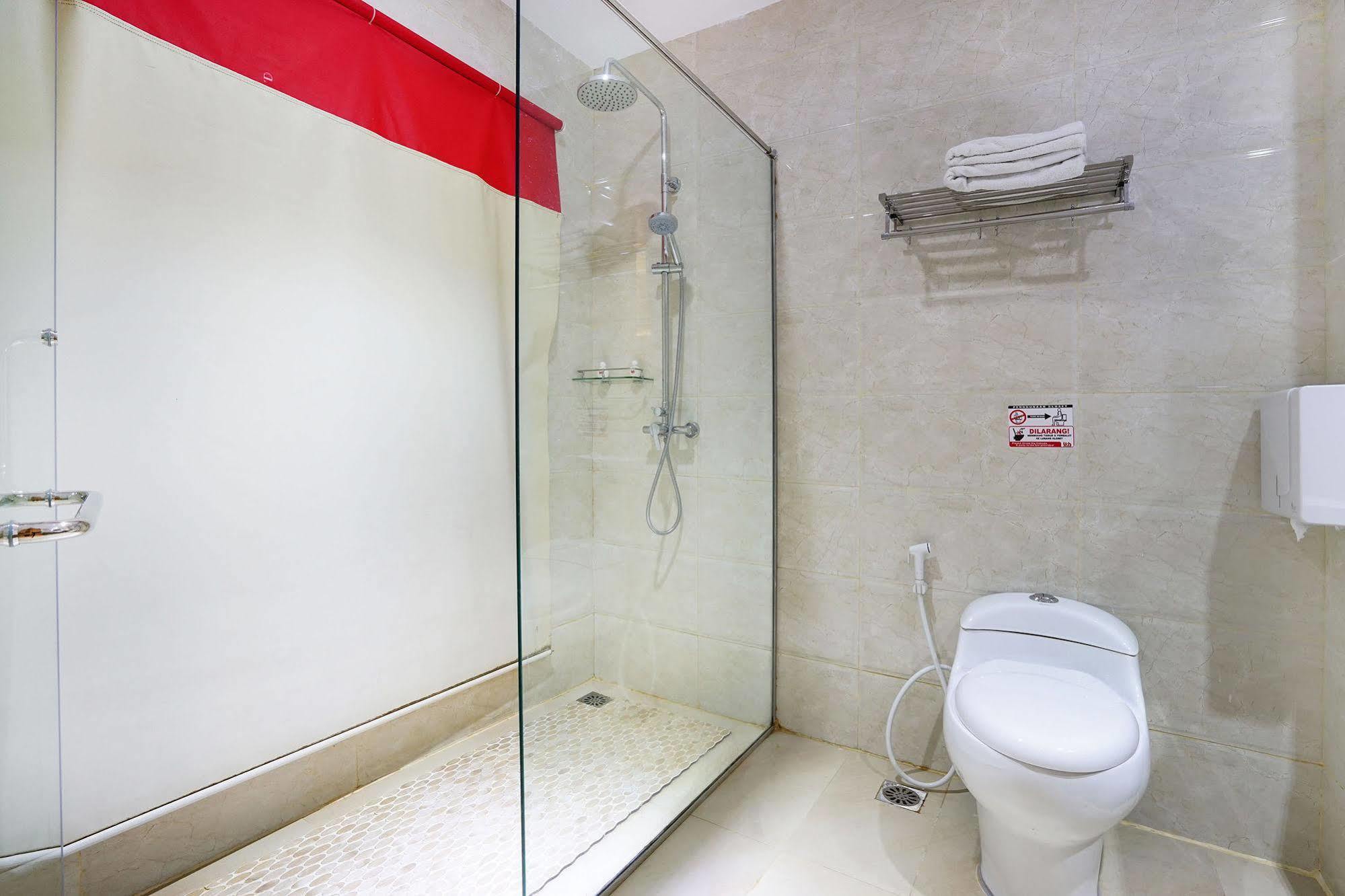 Zen Rooms Near Bcs Mall Penuin Batam Экстерьер фото
