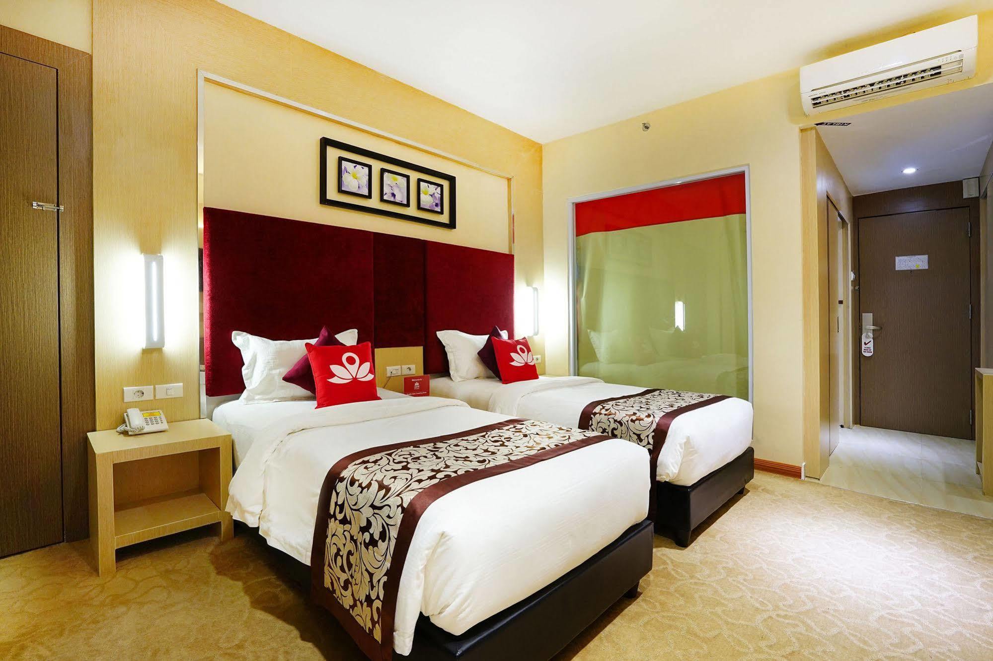 Zen Rooms Near Bcs Mall Penuin Batam Экстерьер фото