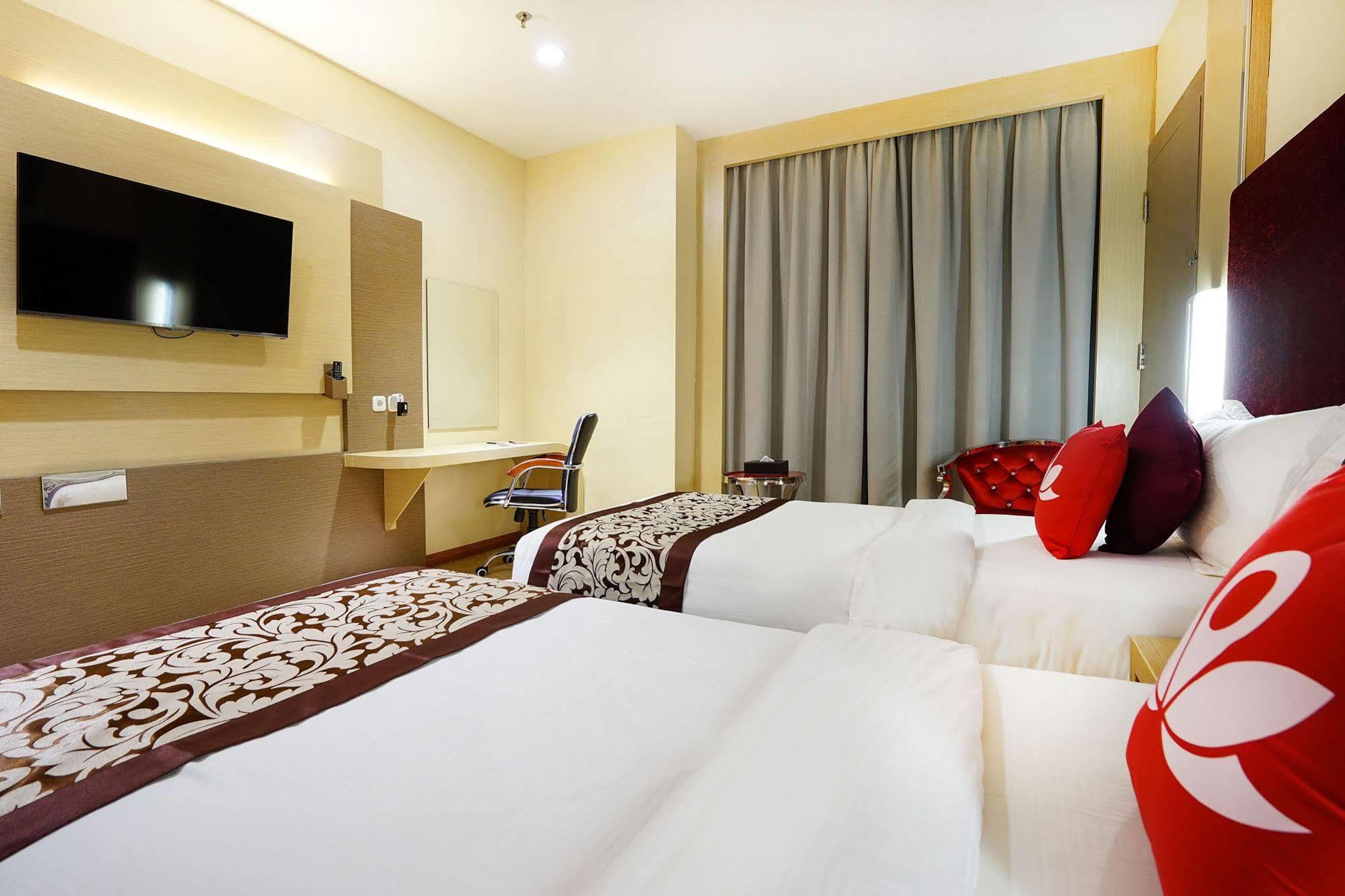 Zen Rooms Near Bcs Mall Penuin Batam Экстерьер фото