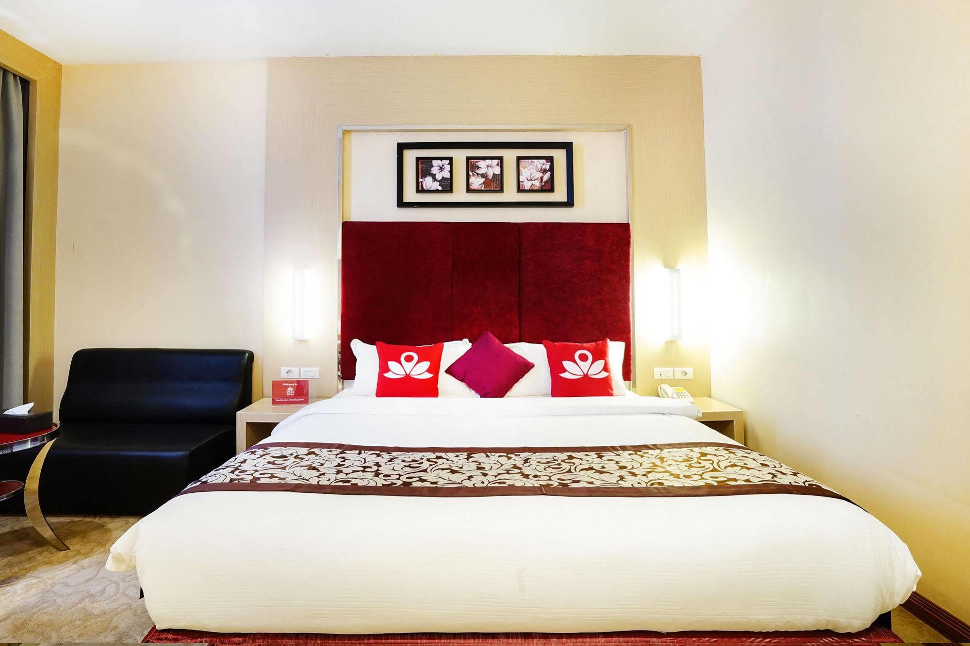 Zen Rooms Near Bcs Mall Penuin Batam Экстерьер фото